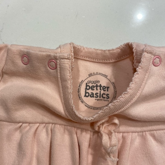 Giggle Organic Cotton Onesie w/ Two Hats size 0-6 months - Picture 3 of 6